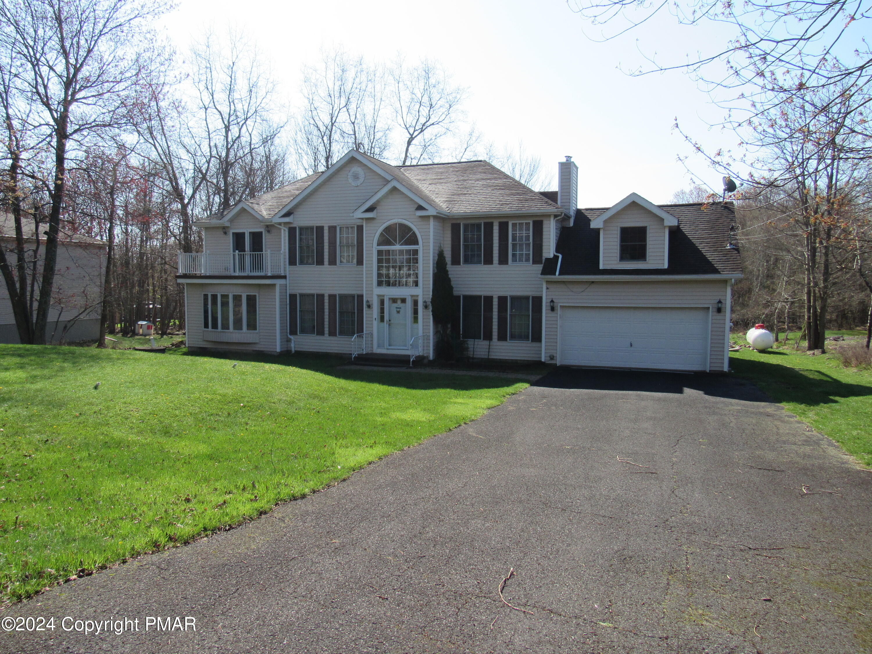439 Cedar Drive, Long Pond, Pennsylvania image 2