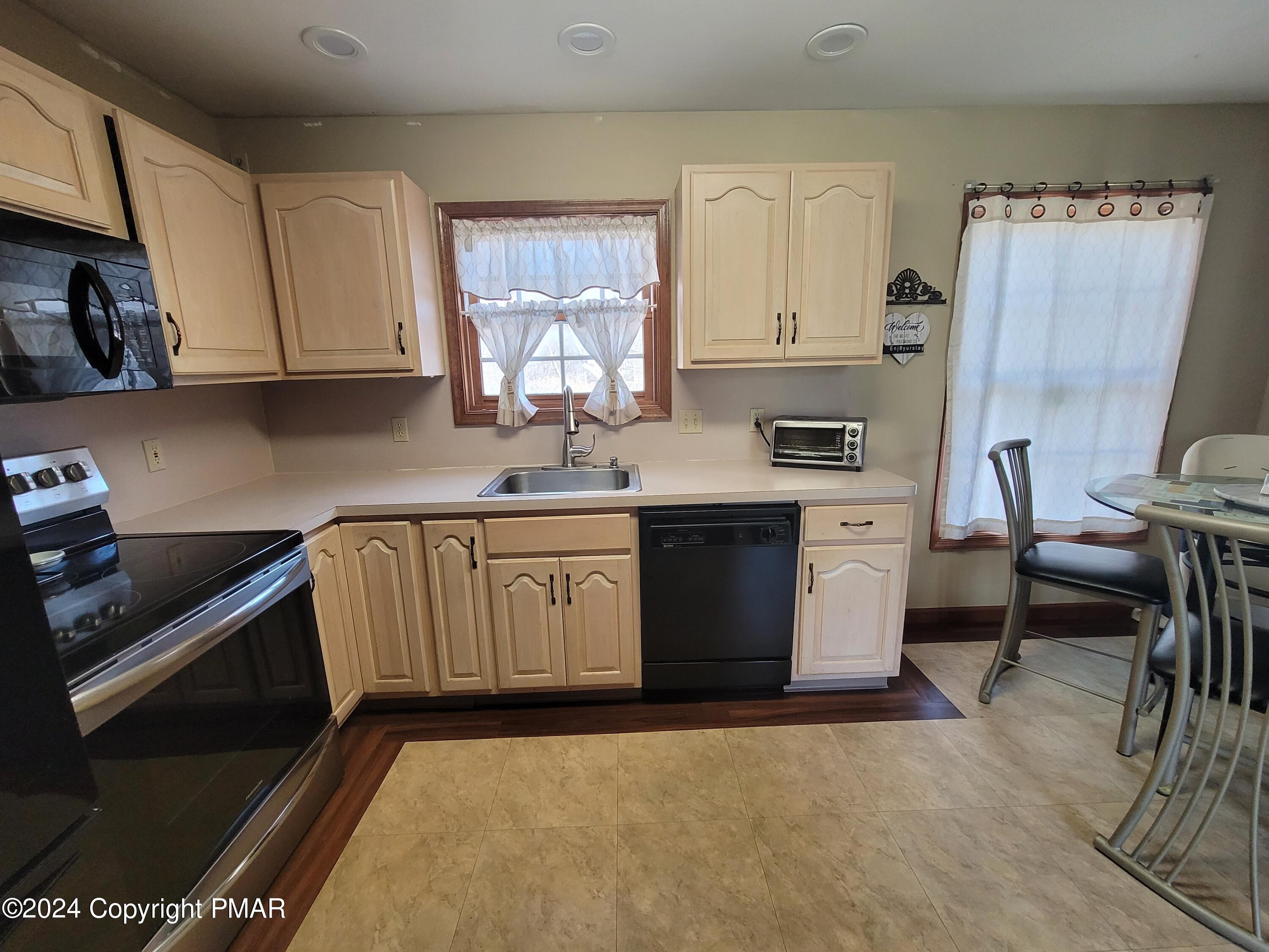 439 Cedar Drive, Long Pond, Pennsylvania image 10