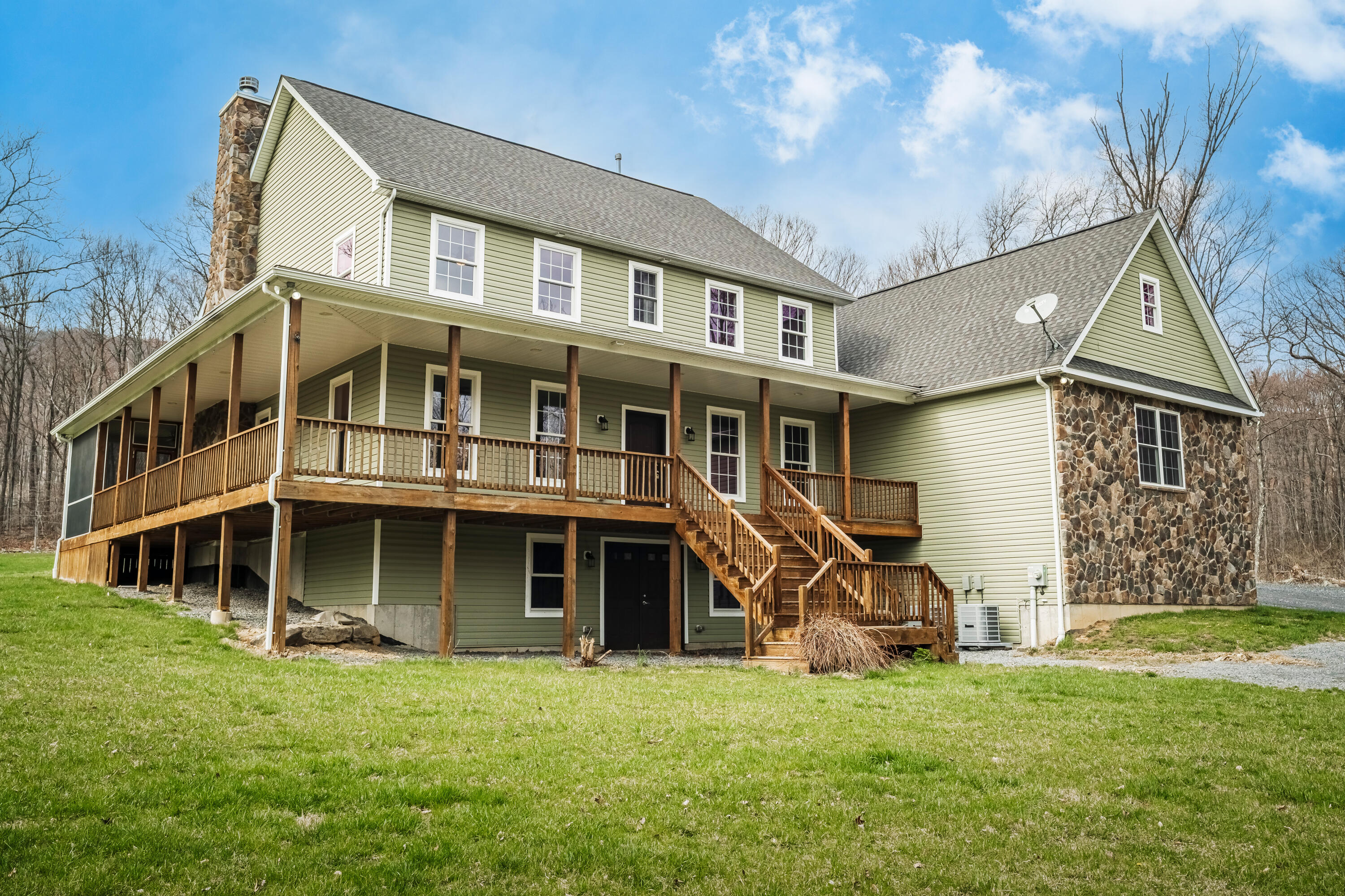 114 Bruce Lane, Wind Gap, Pennsylvania image 2