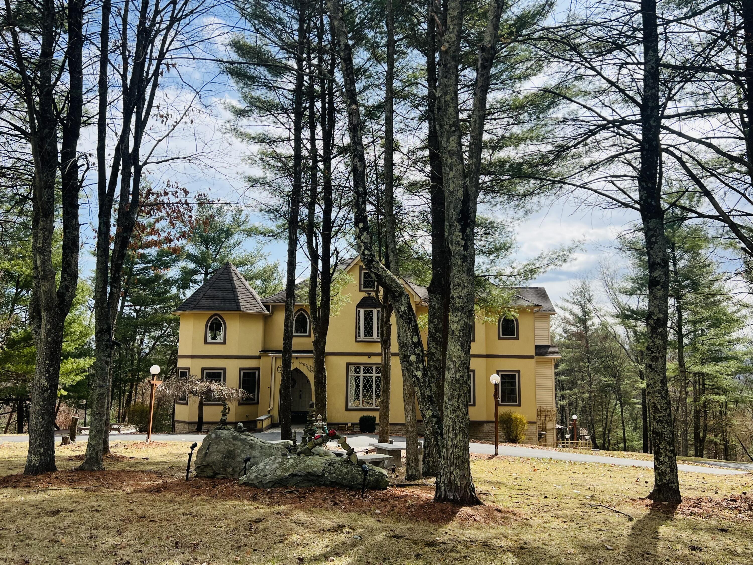 5759 Wildflower Circle, Stroudsburg, Pennsylvania image 1