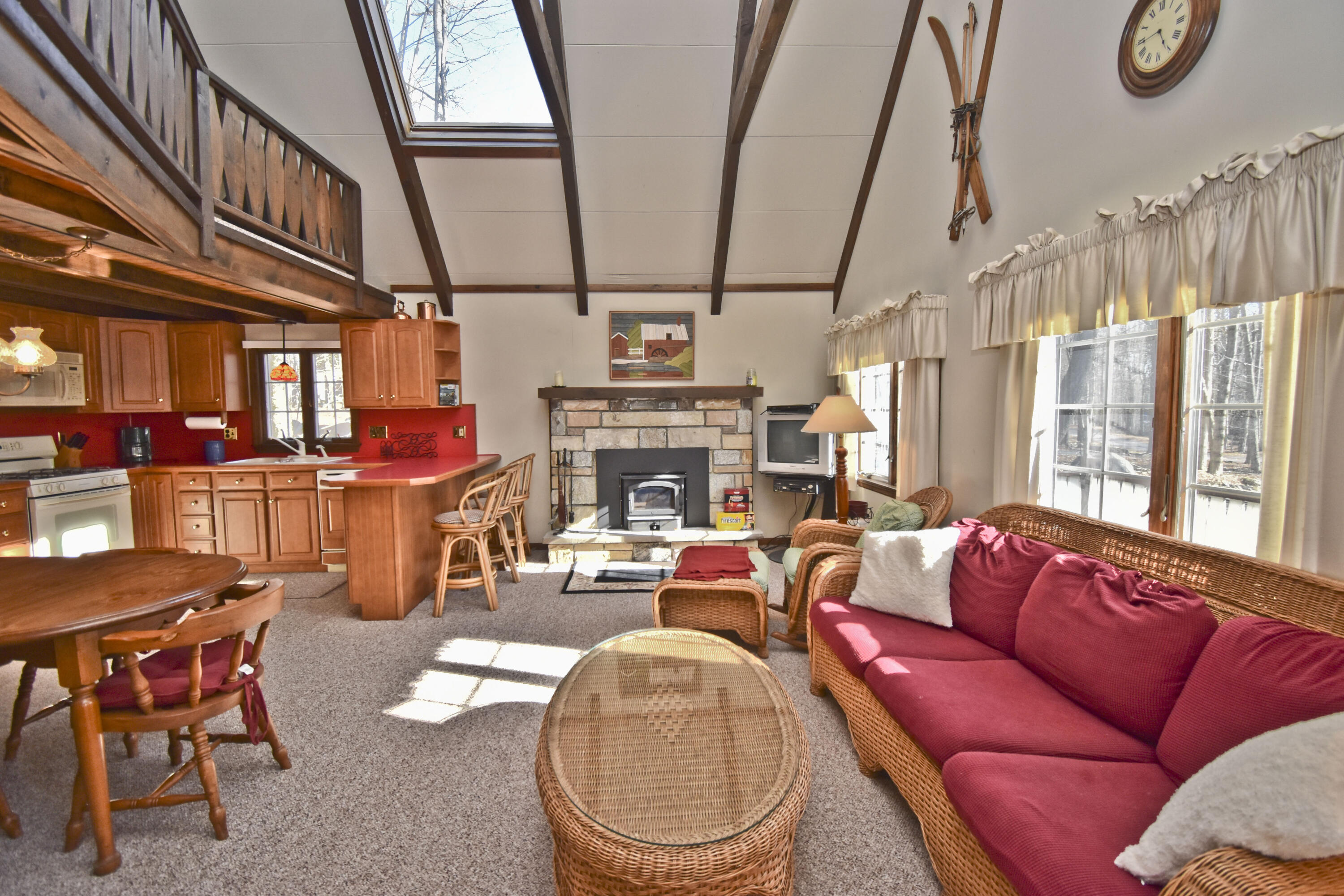 113 Outer Drive, Pocono Lake, Pennsylvania image 4