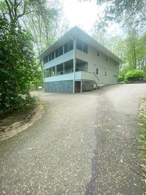 102 Lookout Drive Lords Valley PA 18428