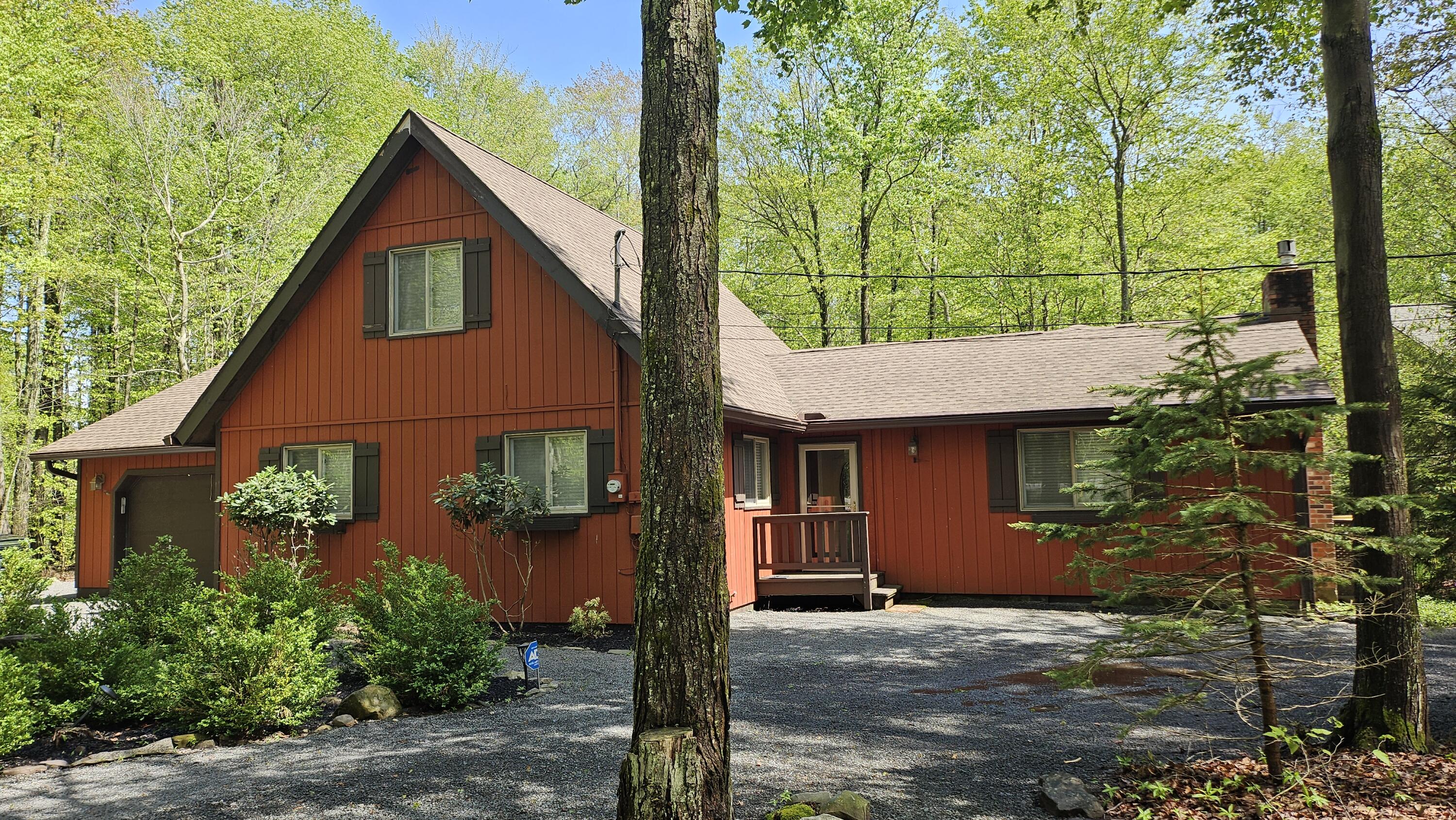1196 Redwood Terrace, Pocono Pines, Pennsylvania image 2