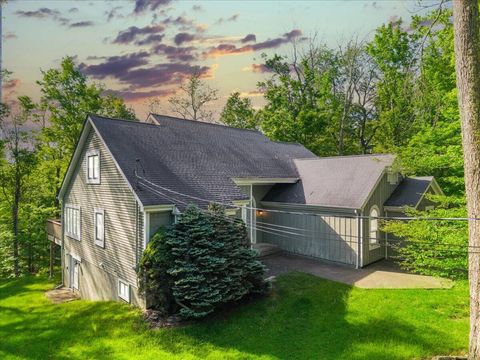 Homes For Sale - 161 Fawnwood Drive<br/> Greentown, PA 18426