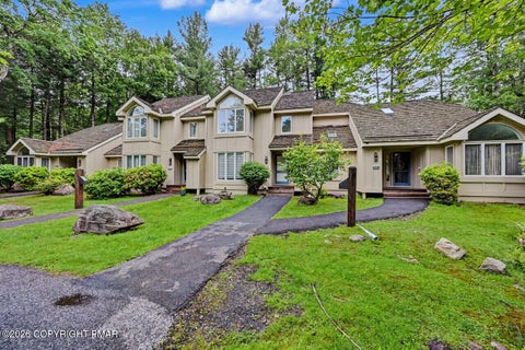 Townhouse For Sale - 1015 Crestwoods Drive<br/> Monroe County, Pocono Pines, PA 18350
