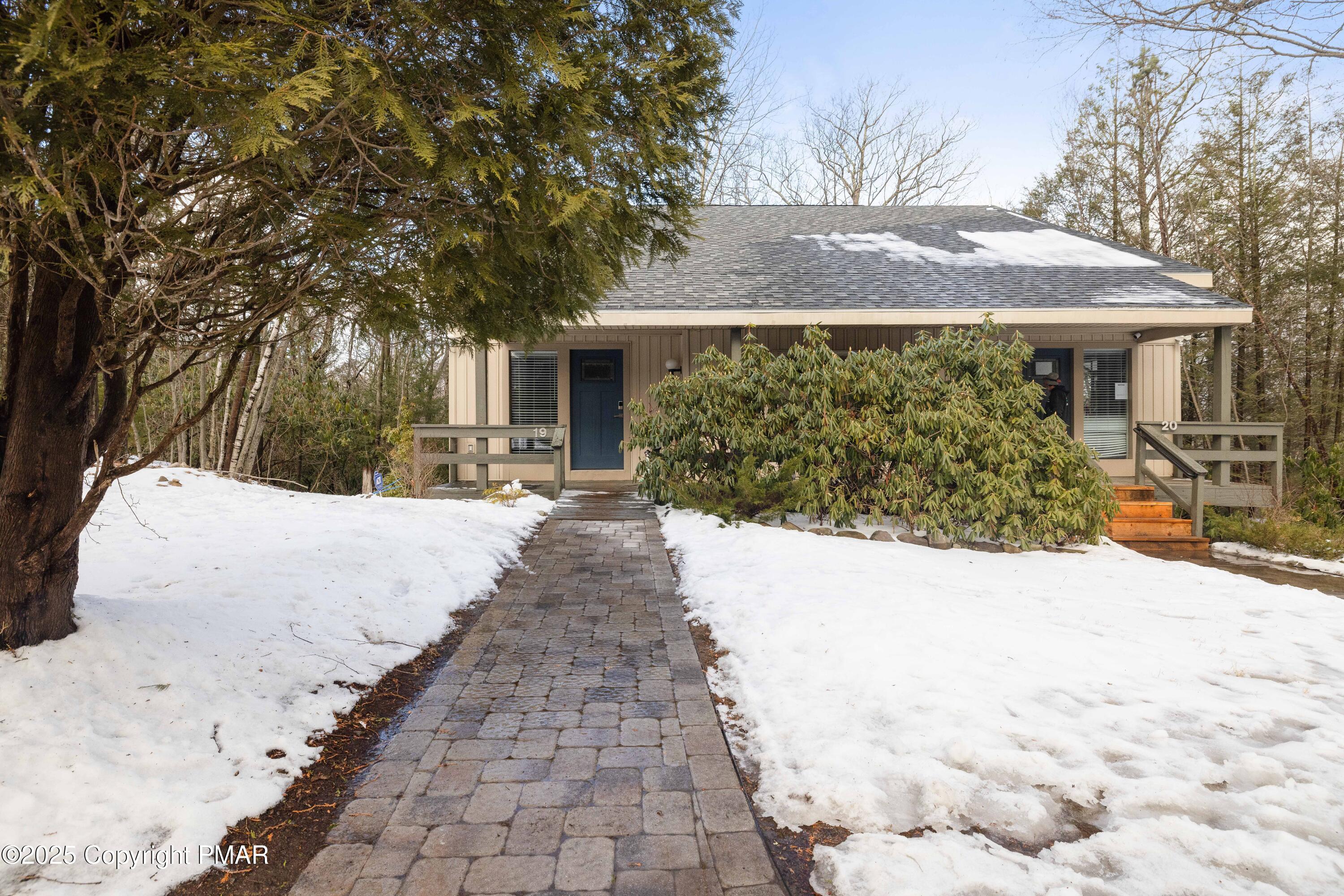 19 Ski Side Drive, Tannersville, Pennsylvania image 1