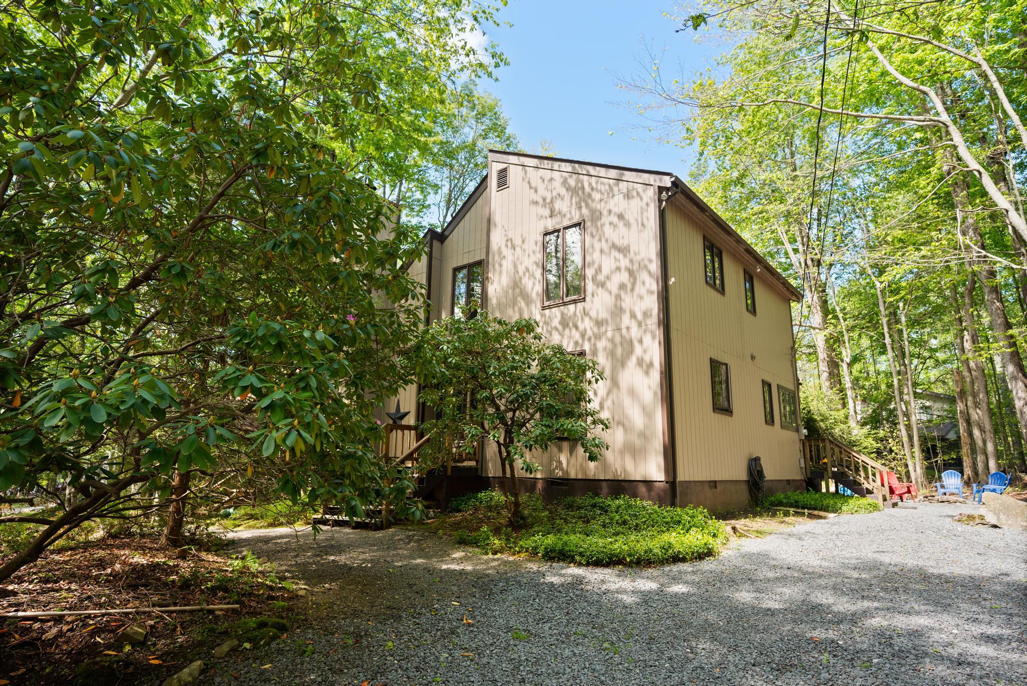1173 Deer Run, Pocono Pines, Pennsylvania image 2