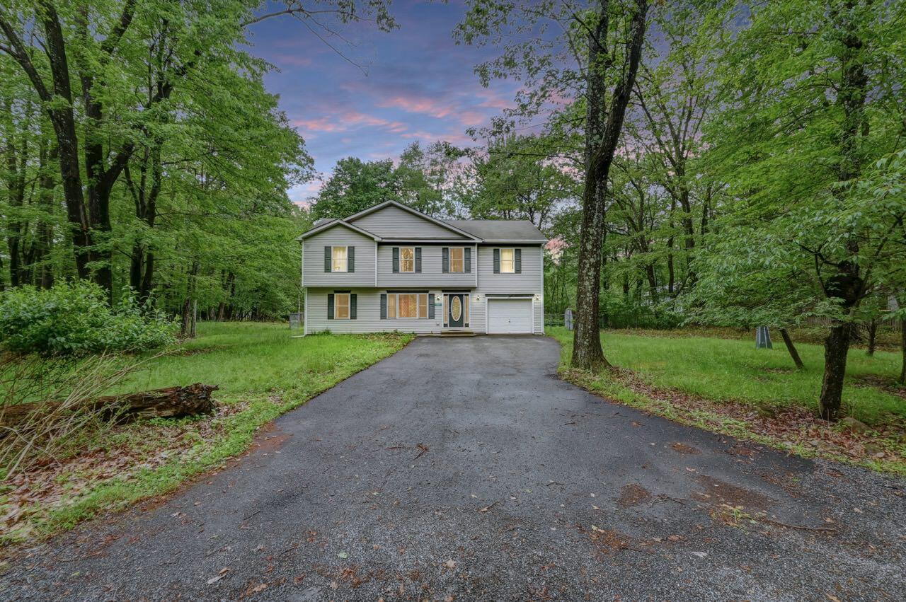 1162 Colt Lane, Pocono Summit, Pennsylvania image 2
