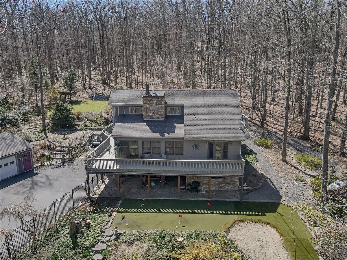 141 Cove Point Circle, Lakeville, Pennsylvania image 3