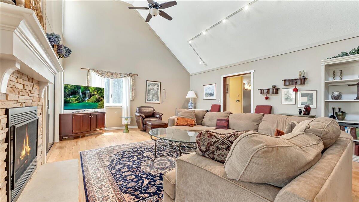 141 Cove Point Circle, Lakeville, Pennsylvania image 14