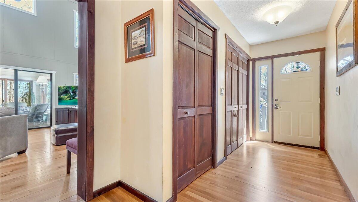 141 Cove Point Circle, Lakeville, Pennsylvania image 11