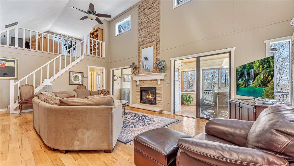 141 Cove Point Circle, Lakeville, Pennsylvania image 13