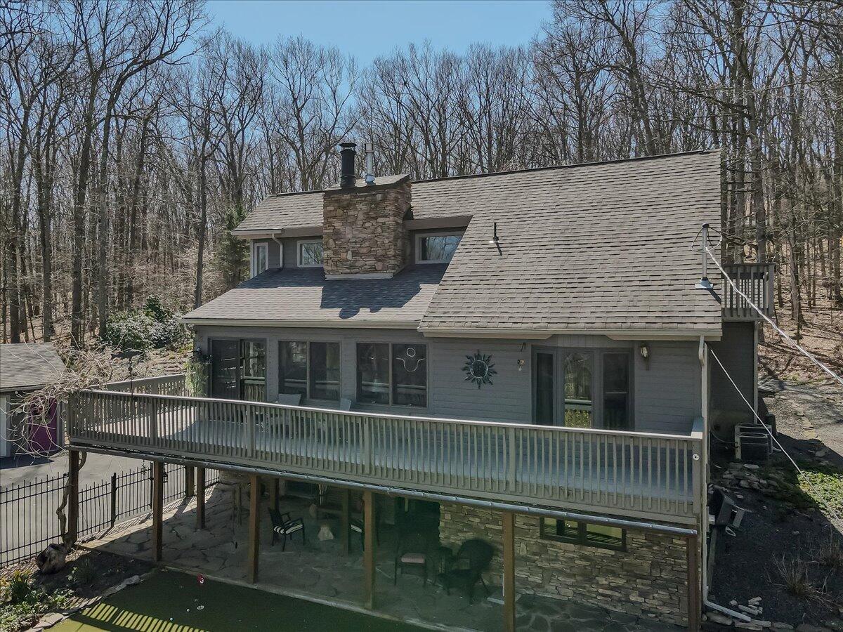 141 Cove Point Circle, Lakeville, Pennsylvania image 4