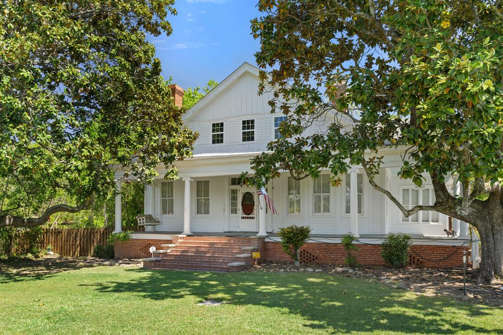 Photo for 401 W BROAD Street, Louisville, GA 30434 (MLS # 541413)