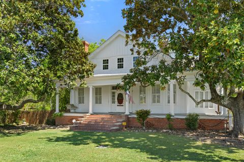 Photo of 401 W BROAD Street, Louisville, GA 30434 (MLS # 541413) Photo of 401 W BROAD Street, Louisville, GA 30434 (MLS # 541413)