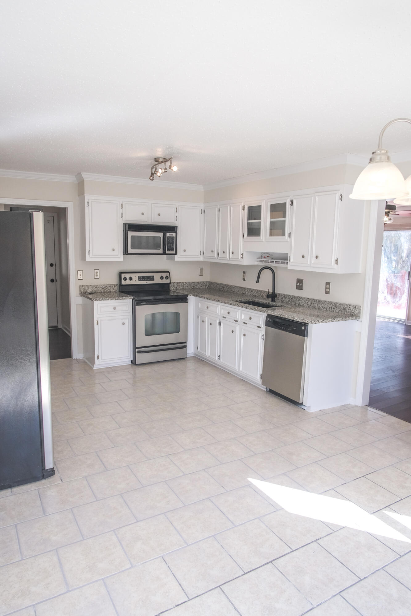 Photo 8 of 29 of 2961 HILLCREEK DRIVE house
