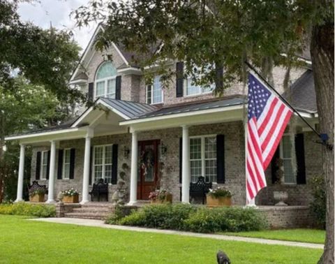 Photo of 1 Oakcrest Drive E Drive, Savannah, GA 31405 (MLS # 550728)