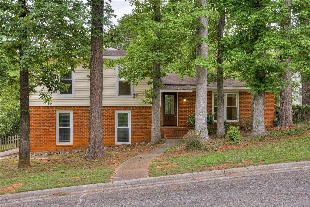 Photo of 303 Meadowlake Drive, Martinez, GA 30907 (MLS # 552320)