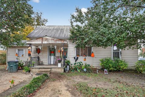 Photo of 302 Center Street, Wrens, GA 30833 (MLS # 549180)