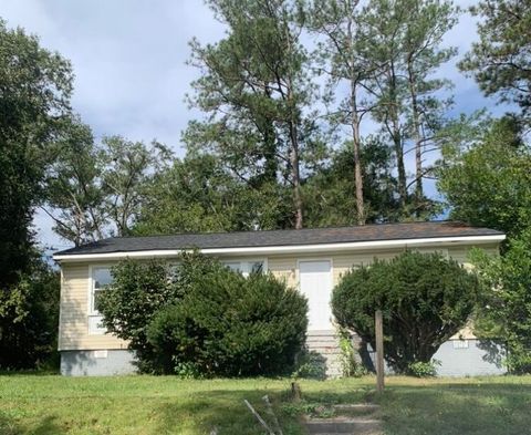 Photo of 710 Crestlyn Drive, North Augusta, SC 29841 (MLS # 548361) Photo of 710 Crestlyn Drive, North Augusta, SC 29841 (MLS # 548361)