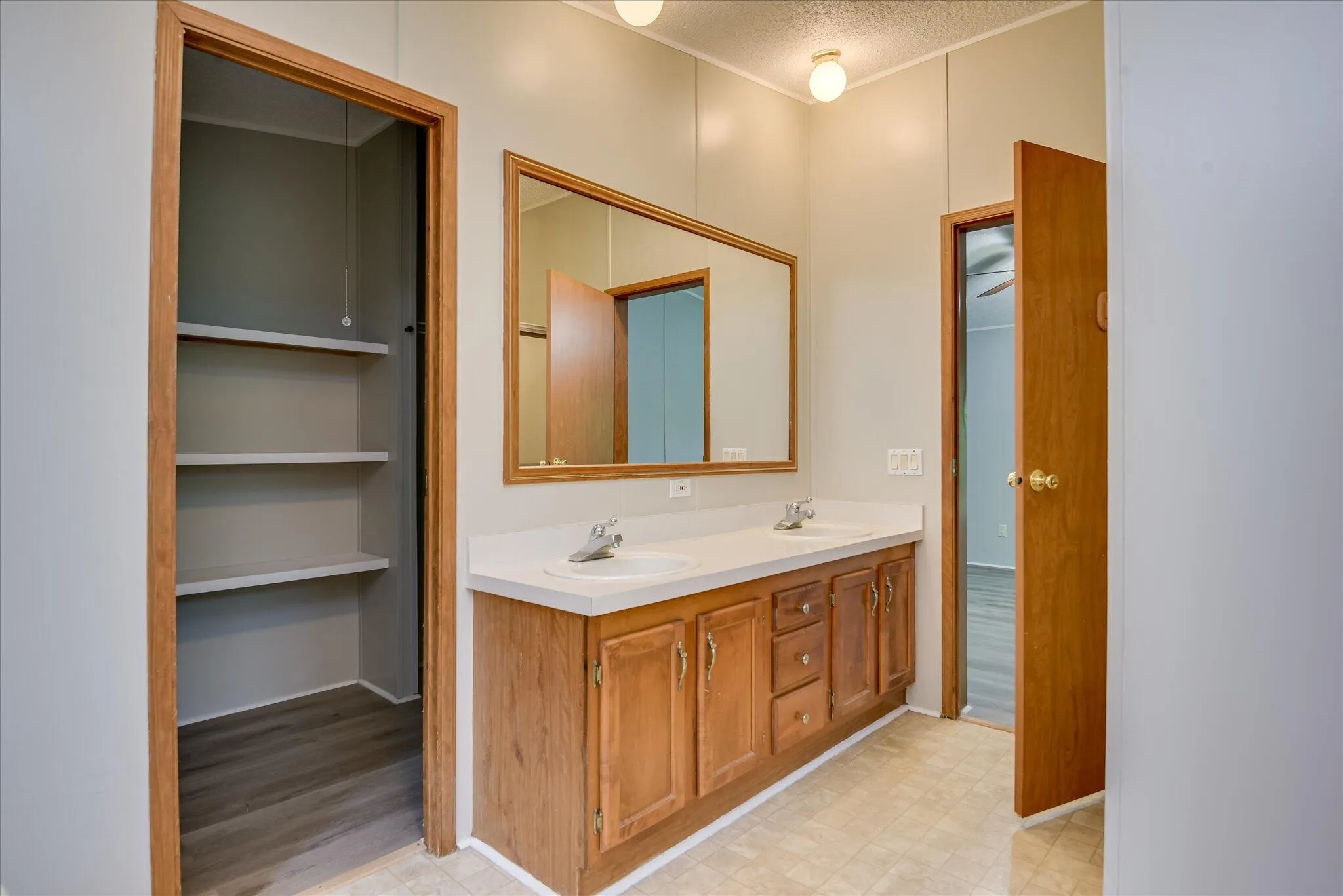 Edgefield, South Carolina 29824, United States, 3 Bedrooms Bedrooms, ,2 BathroomsBathrooms,Residential,Pending,127094