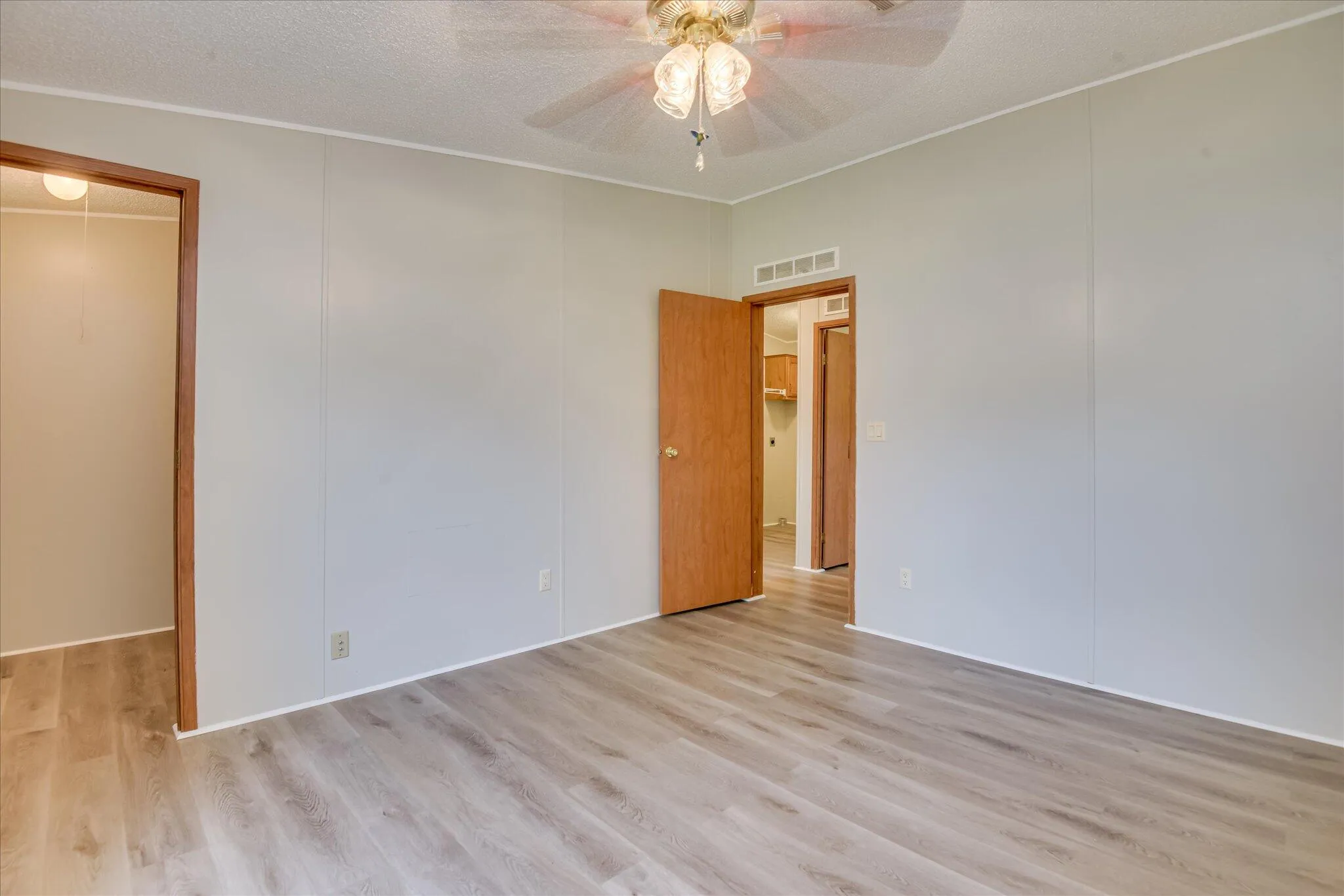 Edgefield, South Carolina 29824, United States, 3 Bedrooms Bedrooms, ,2 BathroomsBathrooms,Residential,Pending,127094