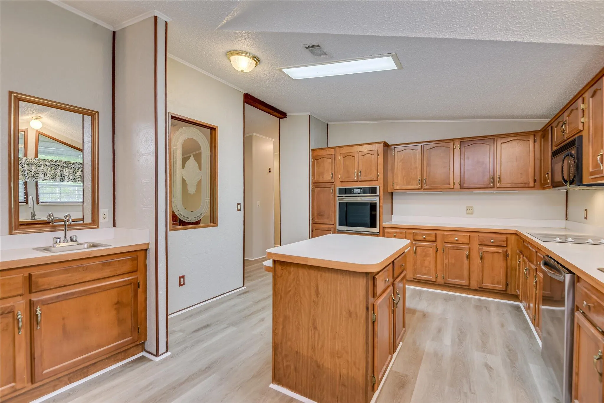 Edgefield, South Carolina 29824, United States, 3 Bedrooms Bedrooms, ,2 BathroomsBathrooms,Residential,Pending,127094