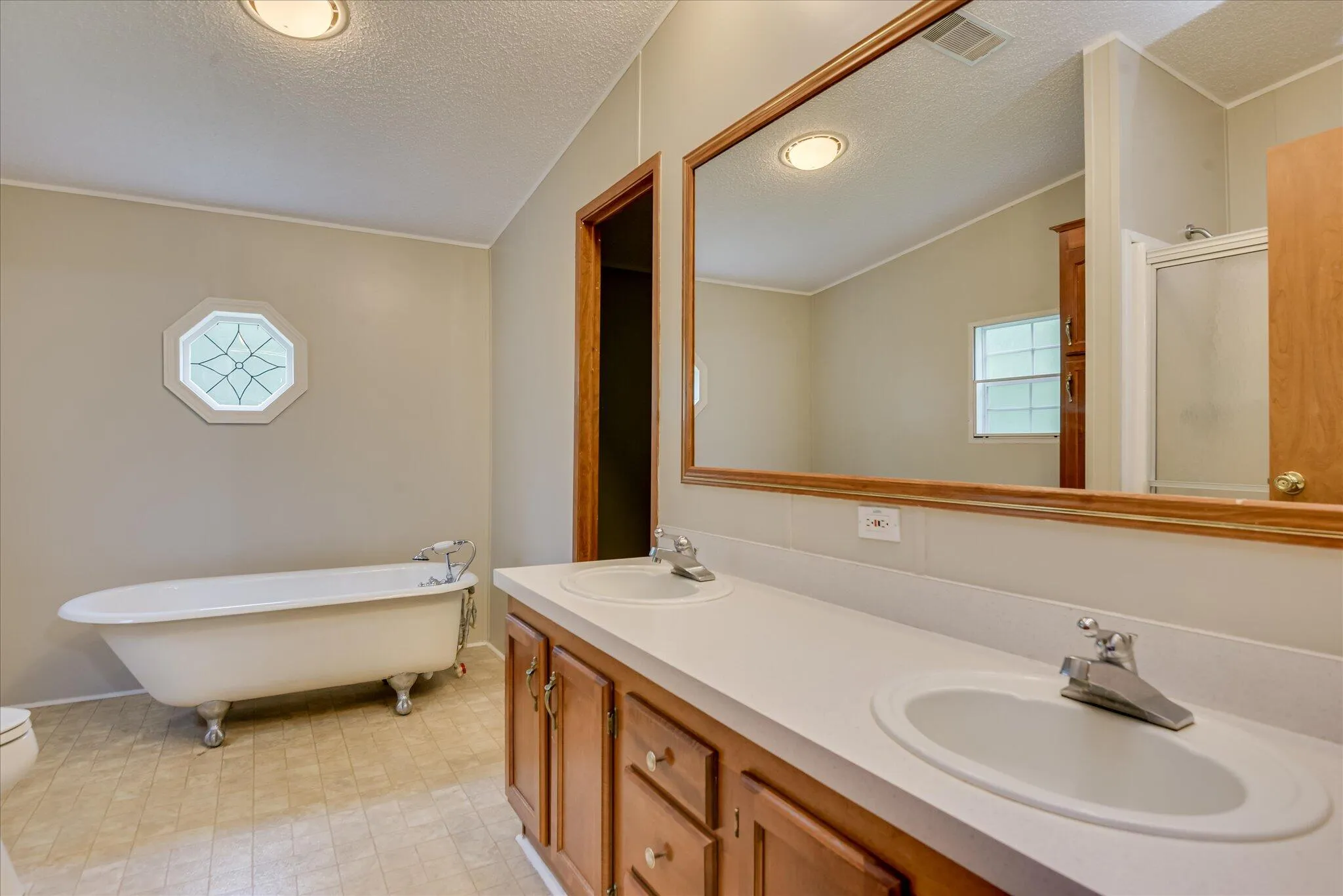 Edgefield, South Carolina 29824, United States, 3 Bedrooms Bedrooms, ,2 BathroomsBathrooms,Residential,Pending,127094