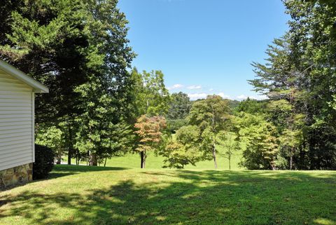 Tiny photo for 303 Jennys Cove Road, Cleveland, GA 30528 (MLS # 550973)