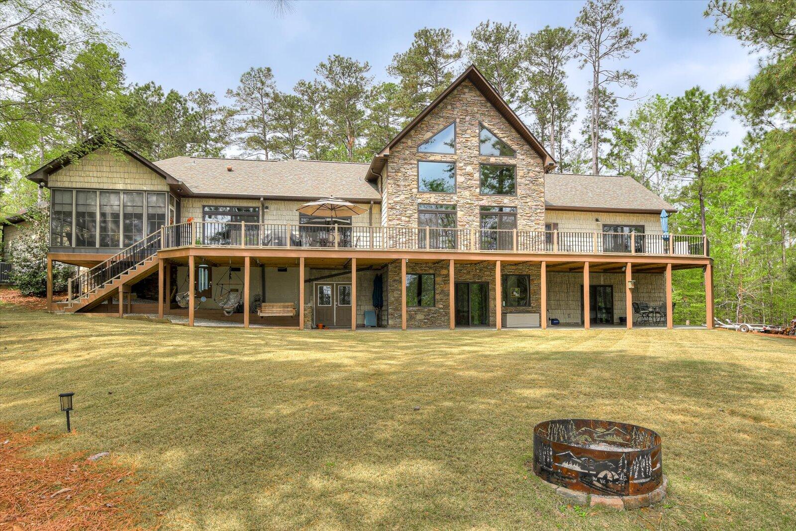 207 ROSEWOOD LANE