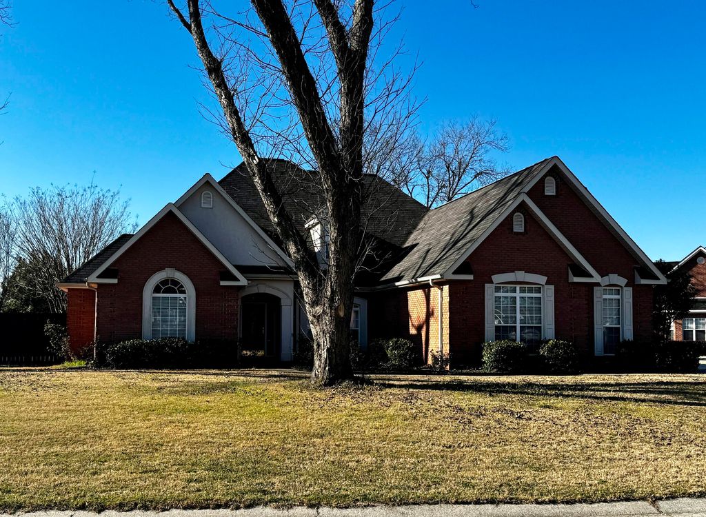 Photo for 122 WAVERTREE Drive, Warner Robins, GA 31088 (MLS # 540022)