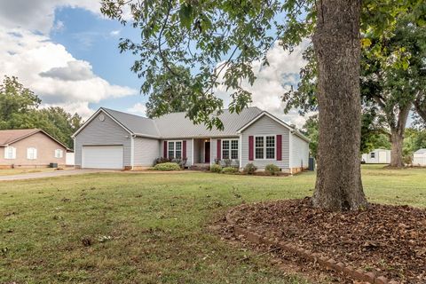 Tiny photo for 229 Seven Oaks Drive, Washington, GA 30673 (MLS # 547534)