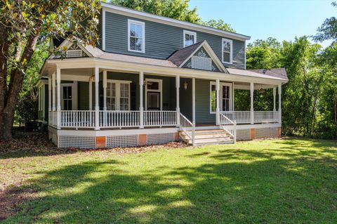 Photo of 223 E Robert Toombs Ave Ave, Washington, GA 30673 (MLS # 542652) Photo of 223 E Robert Toombs Ave Ave, Washington, GA 30673 (MLS # 542652)