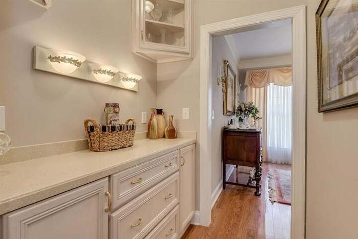 1460 LEATHERSVILLE Road