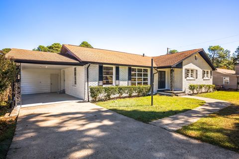 Photo of 204 Cherokee Drive, North Augusta, SC 29841 (MLS # 548189) Photo of 204 Cherokee Drive, North Augusta, SC 29841 (MLS # 548189)