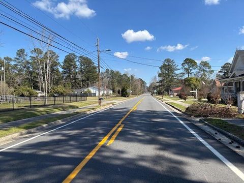 Tiny photo for 39 E Calhoun Street, Wadley, GA 30477 (MLS # 552879)