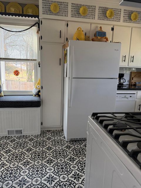 Tiny photo for 543 Jeter Street, Edgefield, SC 29824 (MLS # 552873)