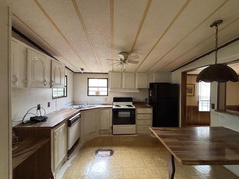 Tiny photo for 391 Commerce Street, Crawfordville, GA 30631 (MLS # 553004)