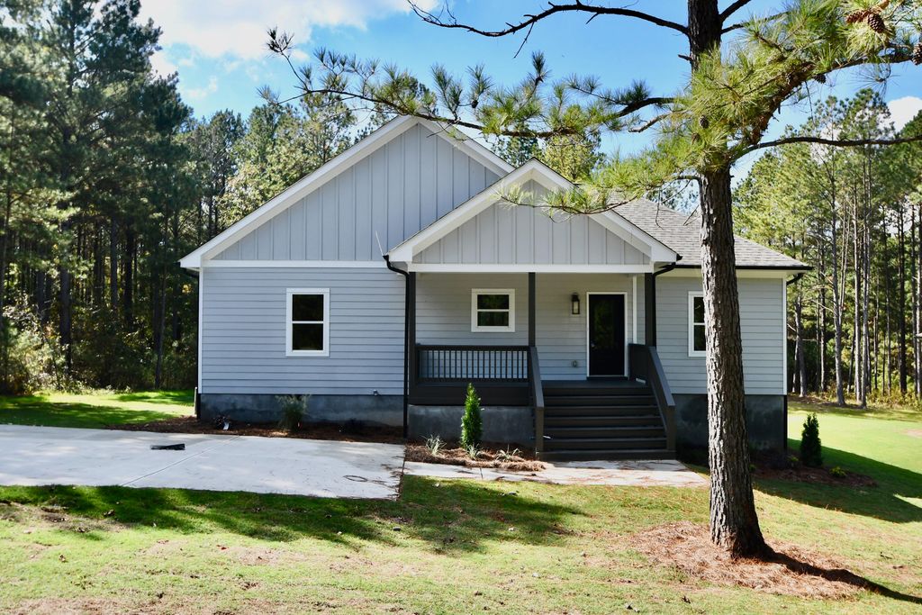 Photo for 1192 Sunset Cove Cv, Tignall, GA 30668 (MLS # 543321)