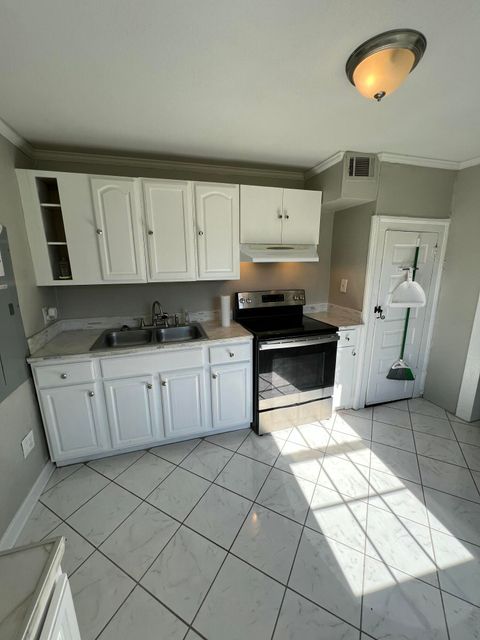 Tiny photo for 206 Reynolds Street, Augusta, GA 30901 (MLS # 547005)