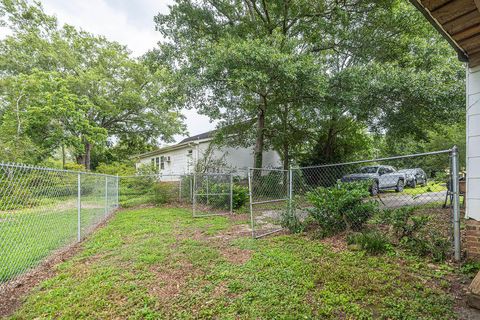 Tiny photo for 423 Columbia Road, Edgefield, SC 29824 (MLS # 543866)