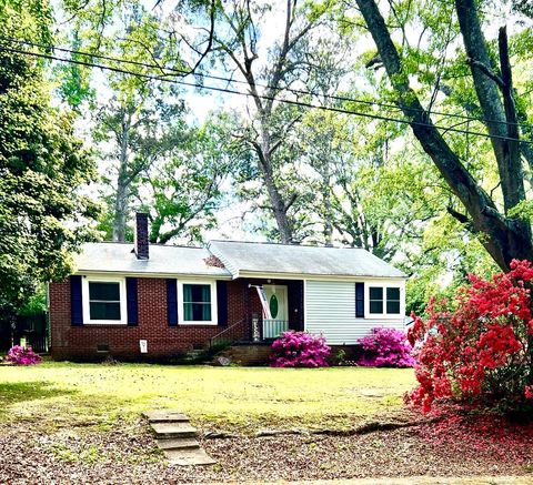 Photo of 823 Sunset Drive, Greenwood, SC 29646 (MLS # 552870)