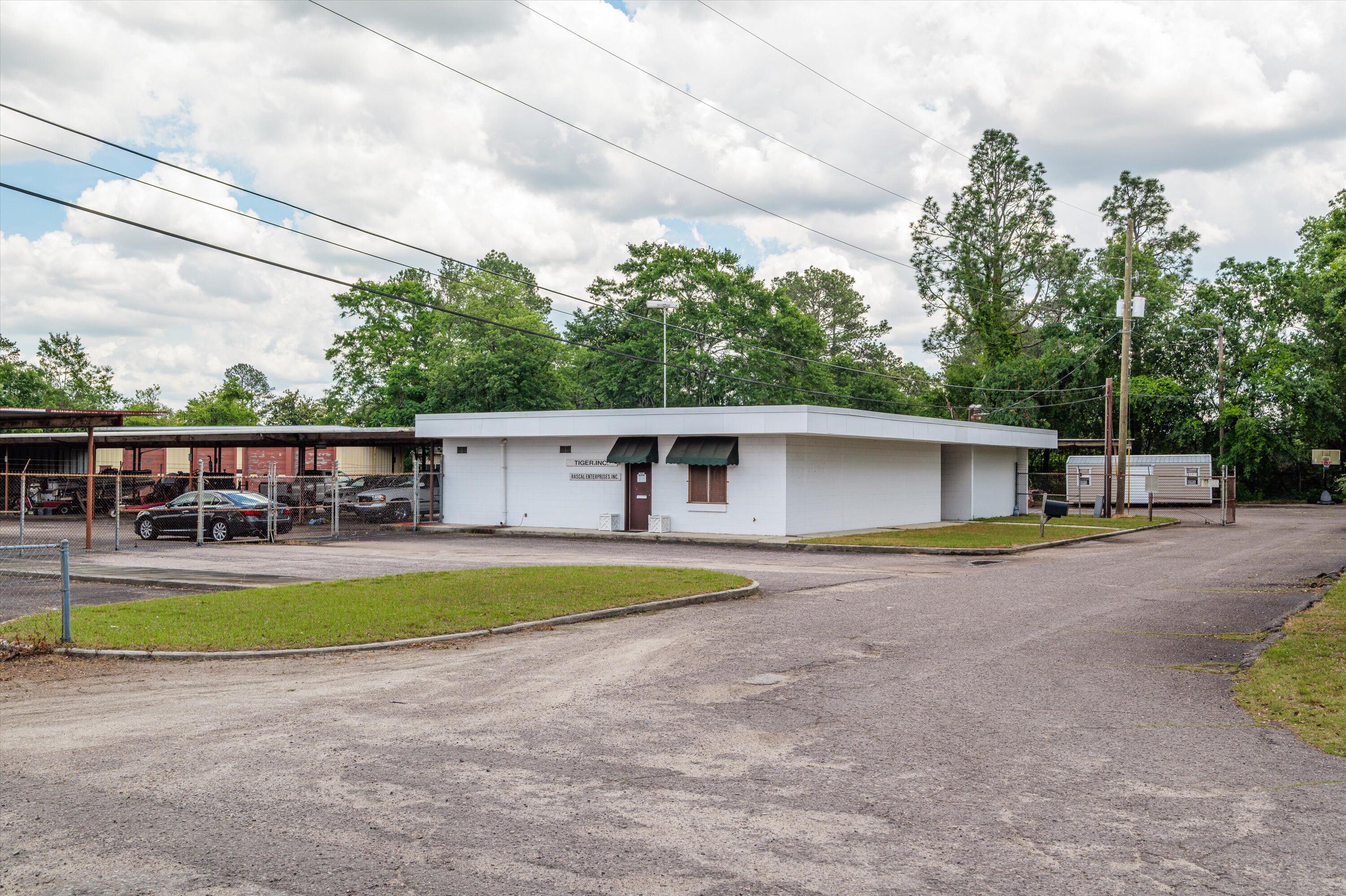 130 DAVIS Road