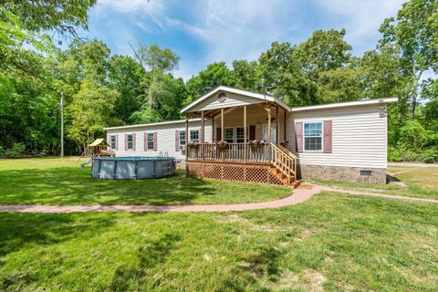 Photo of 2417 Farmers Bridge Road, Hephzibah, GA 30815 (MLS # 554468)