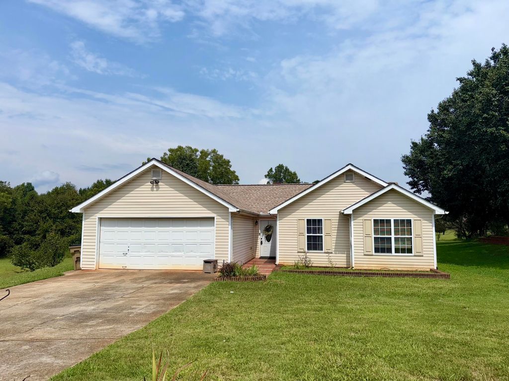 Photo for 4661 Turning Leaf Drive, Gillsville, GA 30543 (MLS # 546536)