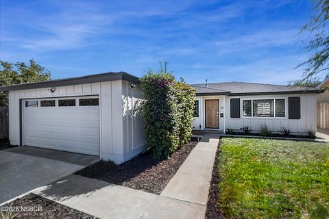 Photo of 1216 E Lemon Avenue, Lompoc, CA 93436 (MLS # 25002010)