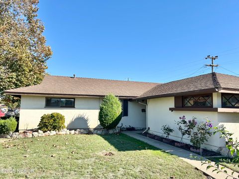 Photo of 512 N College Drive, Santa Maria, CA 93454 (MLS # 25002166)