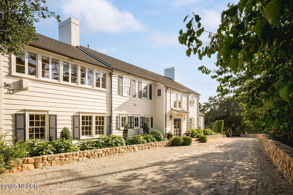 Santa Barbara, California 93105, United States, 5 Bedrooms Bedrooms, ,4 BathroomsBathrooms,Residential,Active,153749