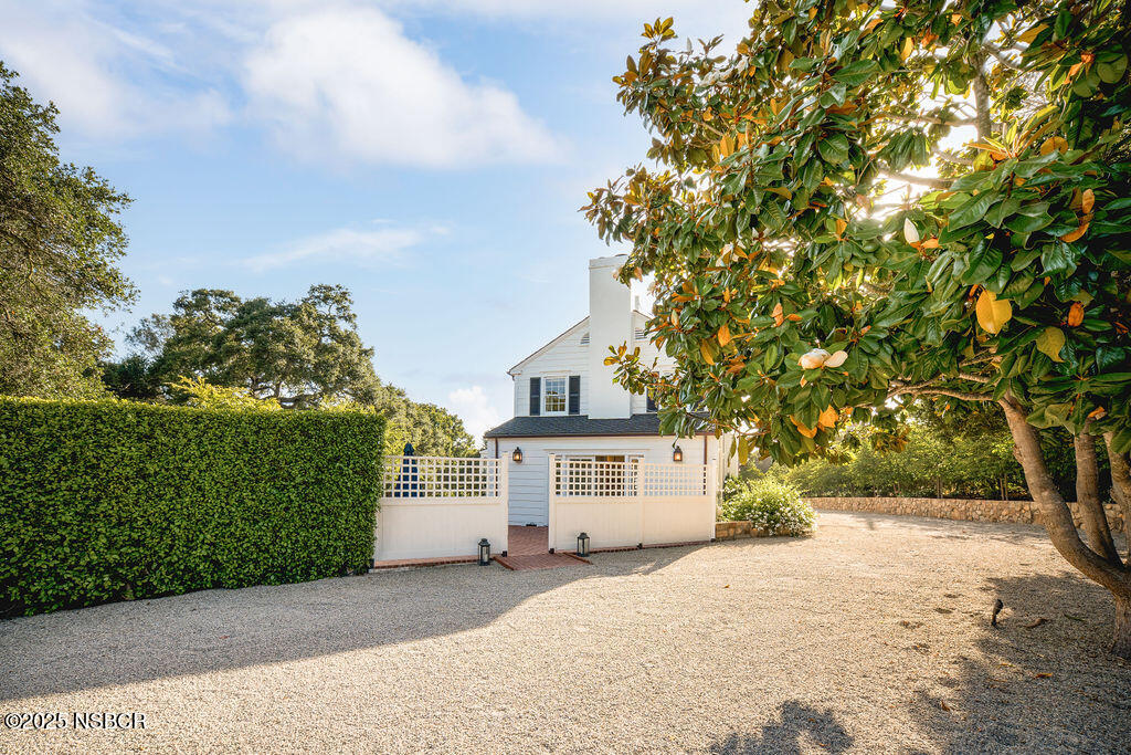 Santa Barbara, California 93105, United States, 5 Bedrooms Bedrooms, ,4 BathroomsBathrooms,Residential,Active,153749