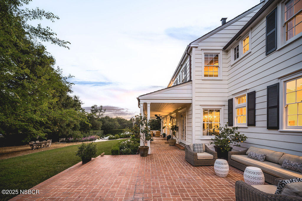 Santa Barbara, California 93105, United States, 5 Bedrooms Bedrooms, ,4 BathroomsBathrooms,Residential,Active,153749